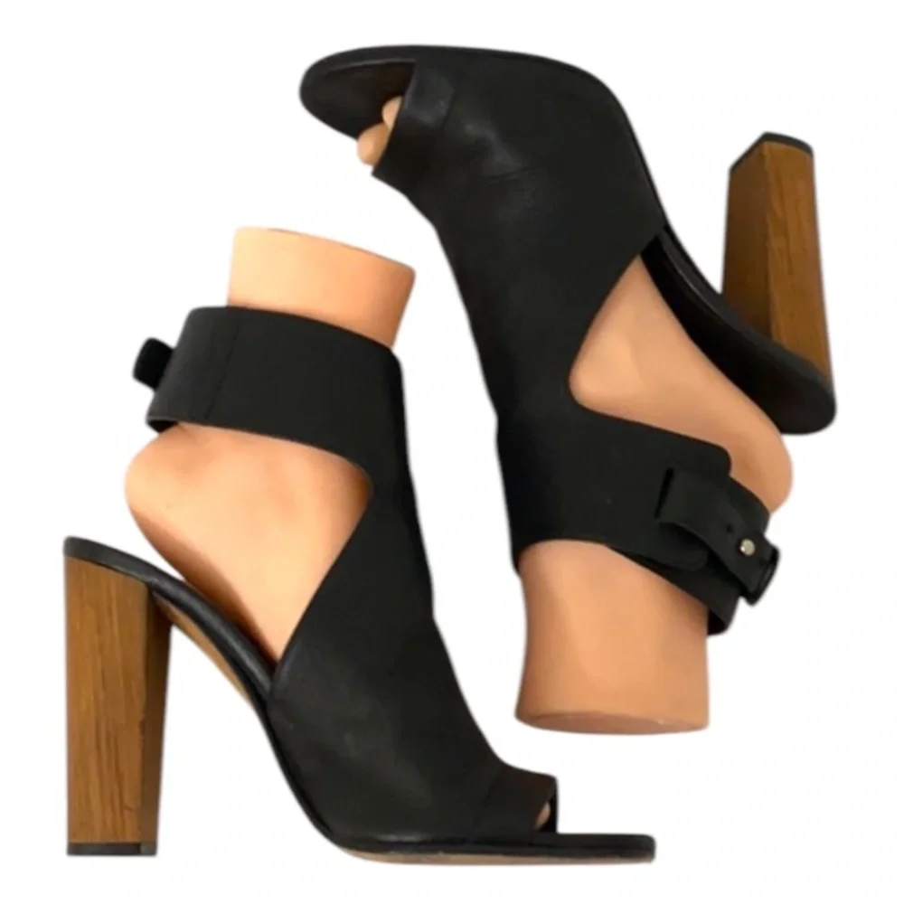 Authentic Vince black leather designer heels sandals Sz 9.5